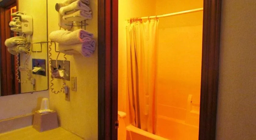 Travel Inn & Suites