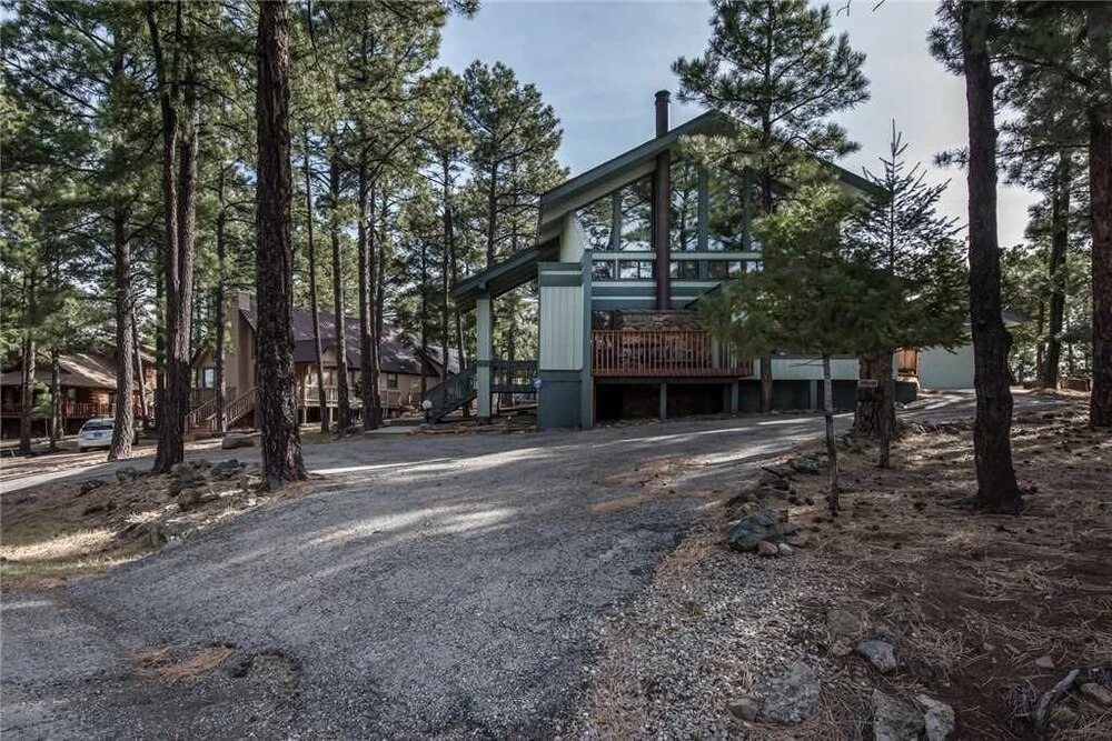 Alto Chalet - Three Bedroom Cabin with Hot Tub