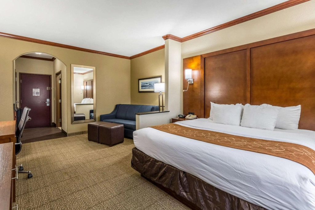 Comfort Suites Galveston Cruise Port Area - Beachside