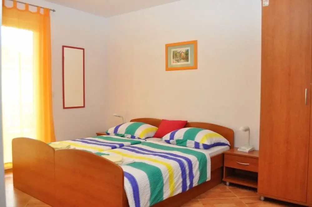 Ivi - big Parking and Courtyard - SA2