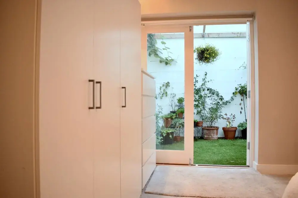 Bright 2 Bedroom Kennington Flat With Garden