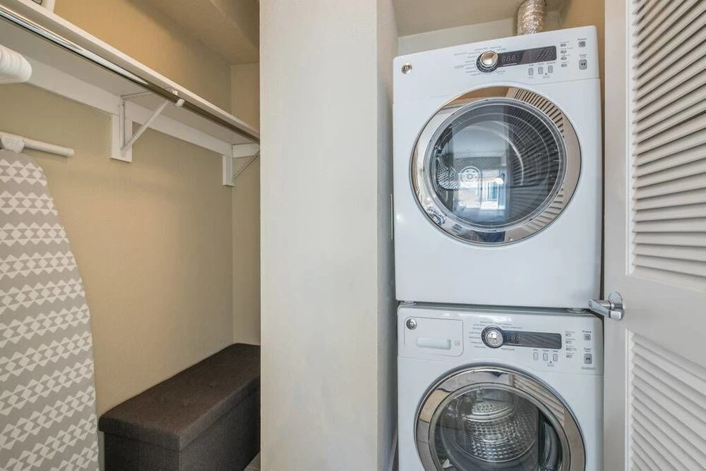 Luxury Suite, Heart of Hollywood, offered by Short Term Stay