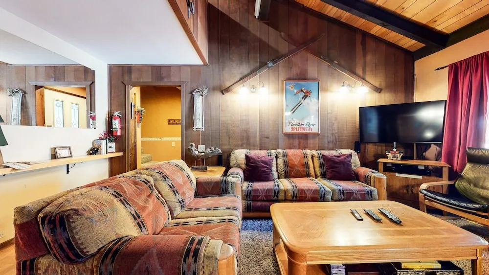 Horizons 4 186 Centrally Located, Spacious Mammoth Home with Cozy Fireplace by RedAwning
