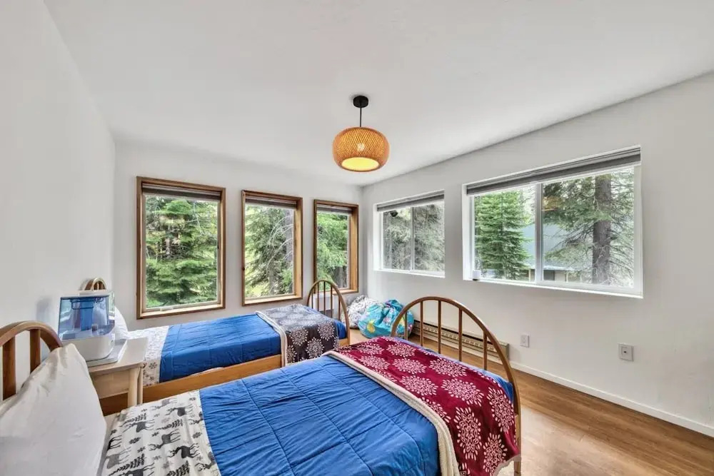 3685s River View Retreat 4 Bedroom Home by RedAwning