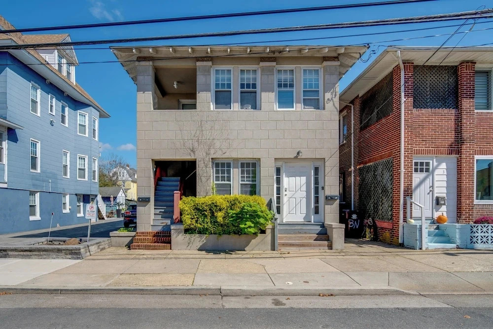 Ventnor City Getaway w/ Yard: 2 Blocks to Beach