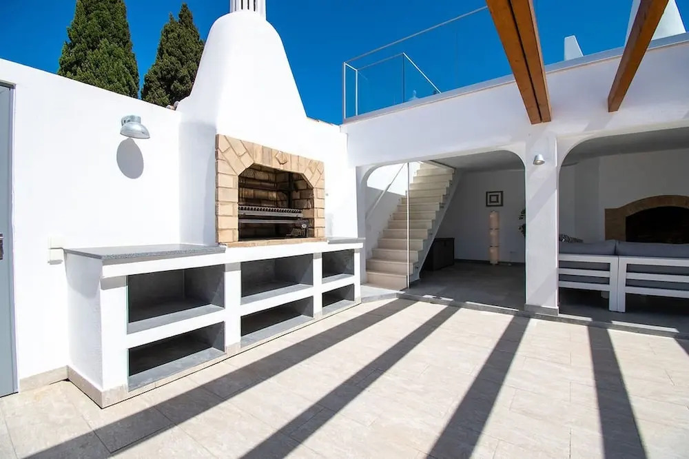 Lavanda Magnificent Five Bedroom Villa in Carvoe