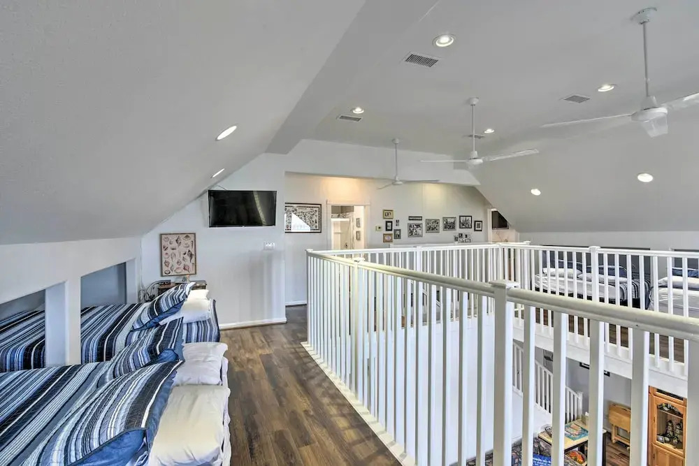 Bayfront Fishing Pier: Galveston Island Home