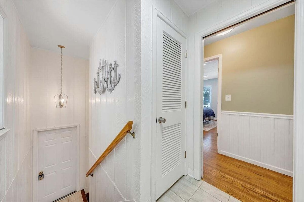 Scenic Point - Private Lakefront Home w/ Dock, Fire Pit, Outside Shower & Hot tub