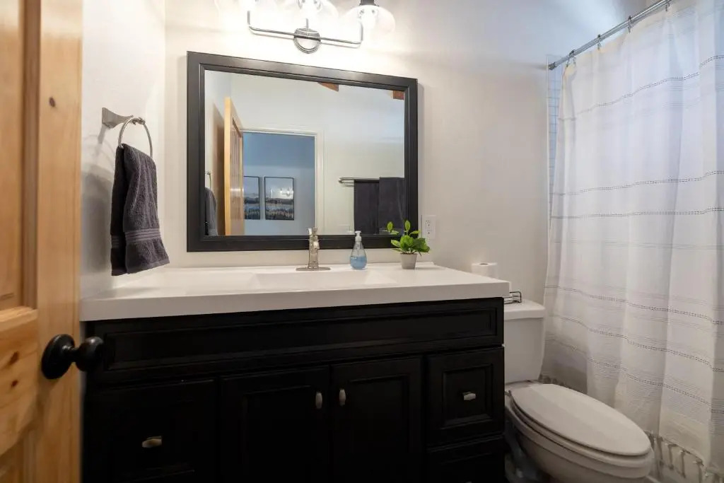 Bayview Bungalow - Cabin with Hot Tub One Block from Big Bear Lake!