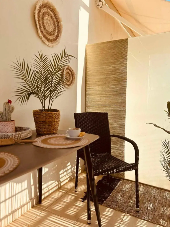 Central & Comfortable, with Acropolis view