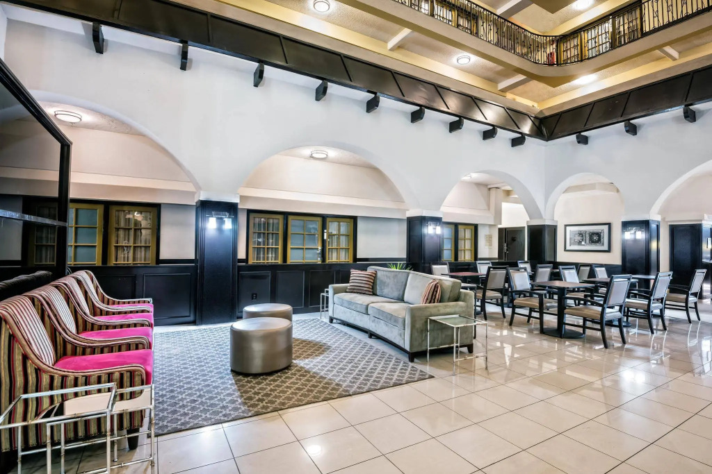 Crowne Plaza Suites Houston Southwest