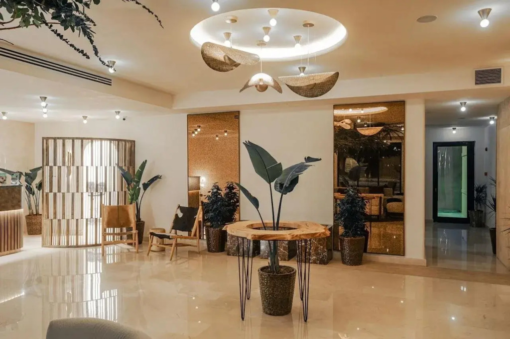 Bratus Hotel