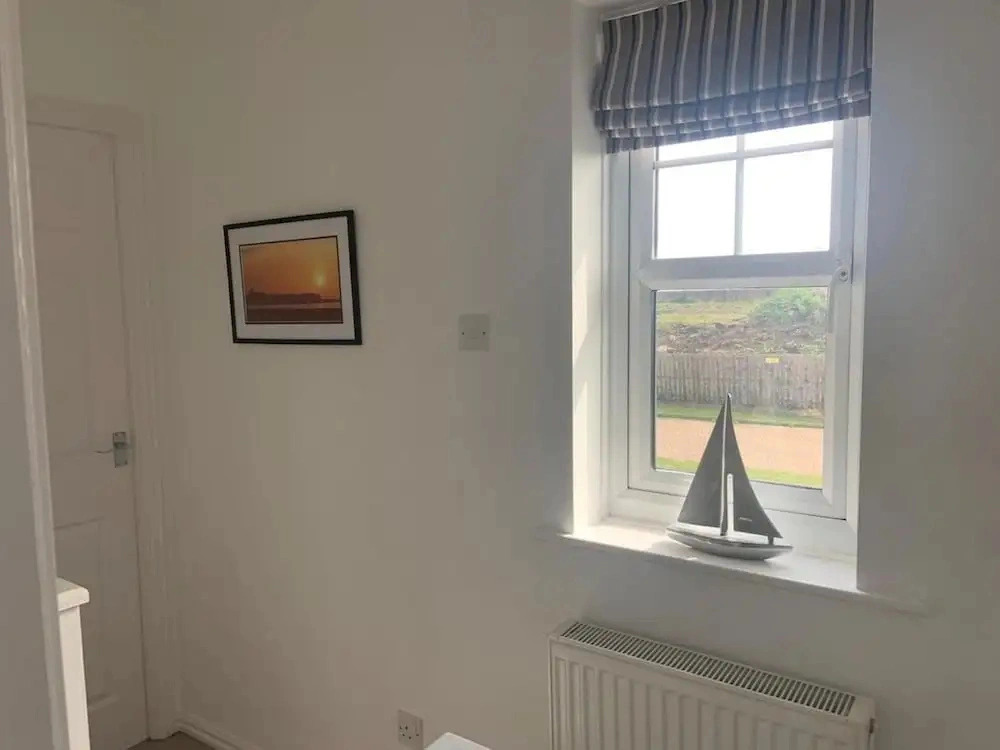 2-br, Sleeps 4 Near Beach w Garden, Parking & Pets
