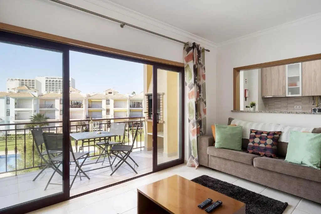 2 Bed Apartment, Quarteira, 10 Min walk to Vilamoura