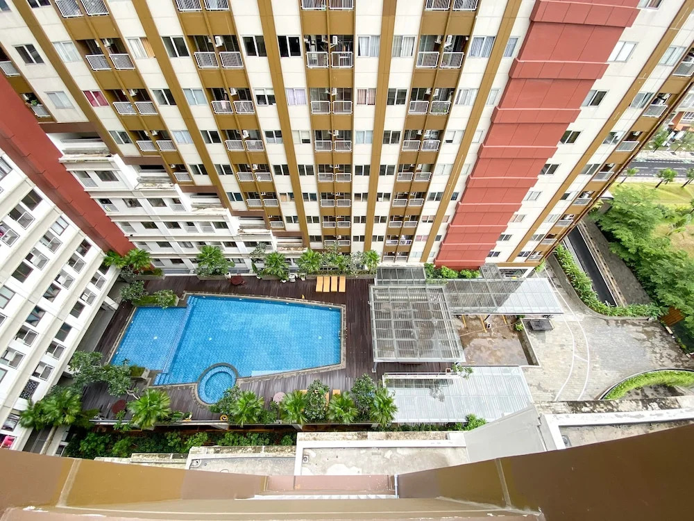 Modern Look Studio Room at LRT City Jatibening Apartment