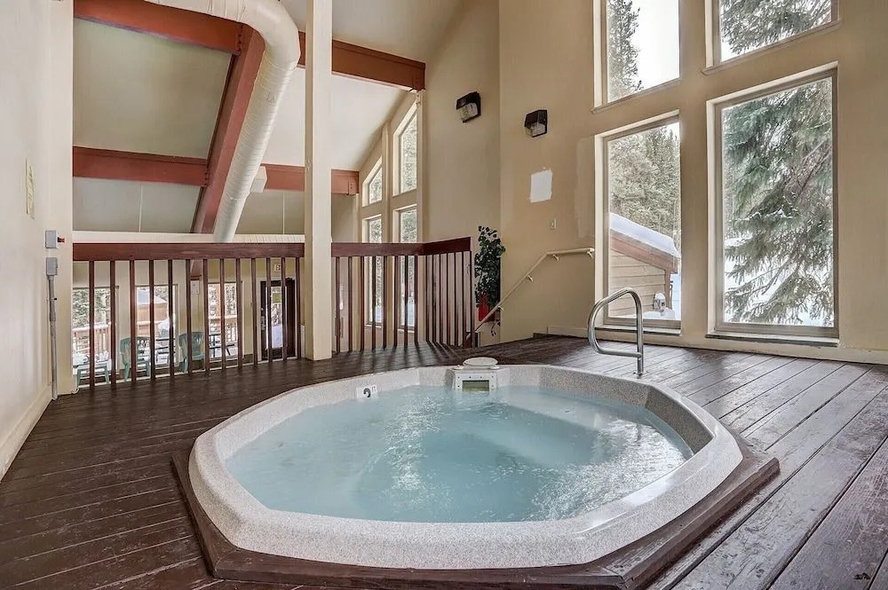 Tyra Summit A2E/F - 4 Br Condo