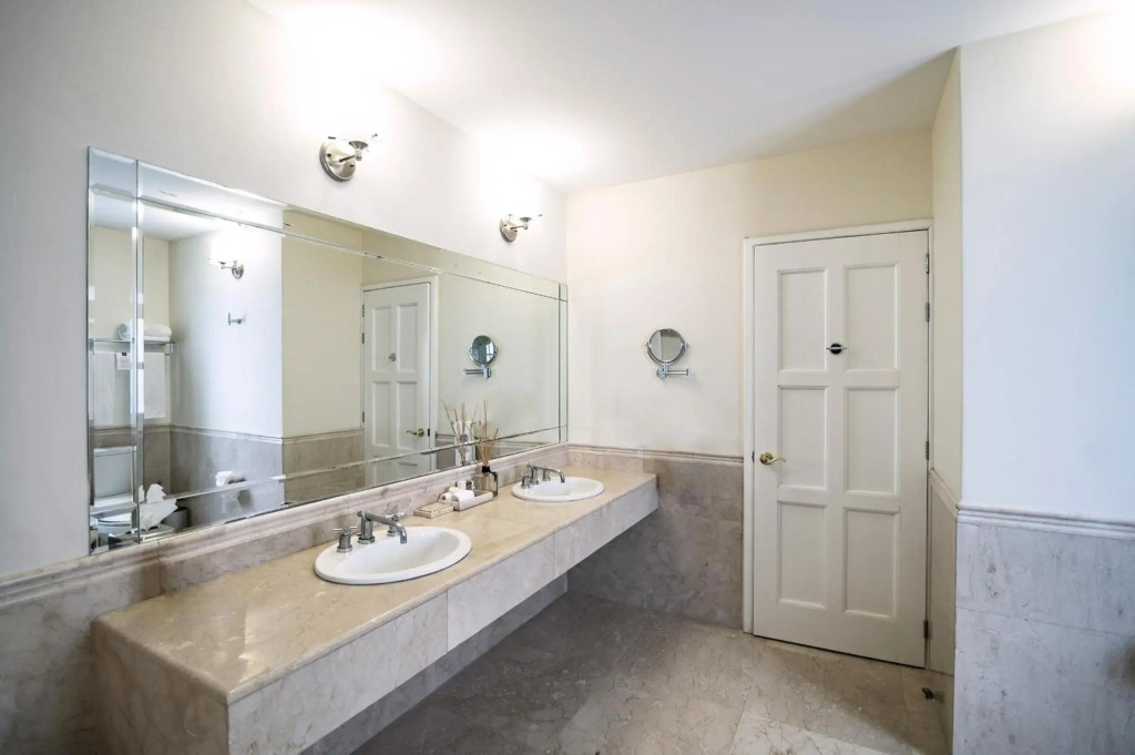 Casa Bonita Hotel & Luxury Residence