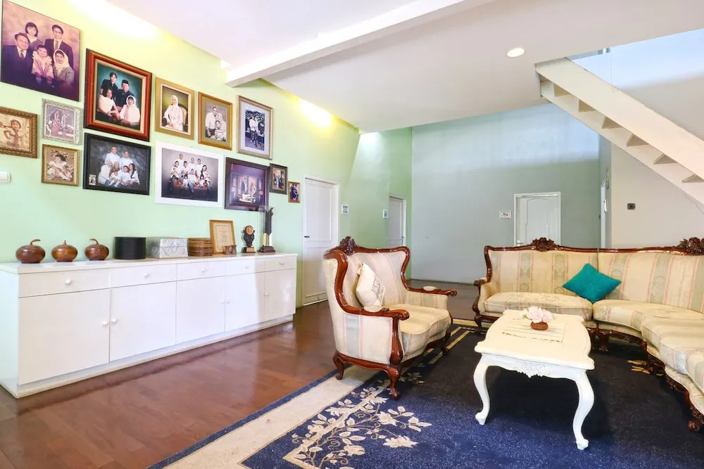 Rose Chamber Bed & Breakfast