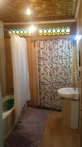 Shabistan Group of Houseboats
