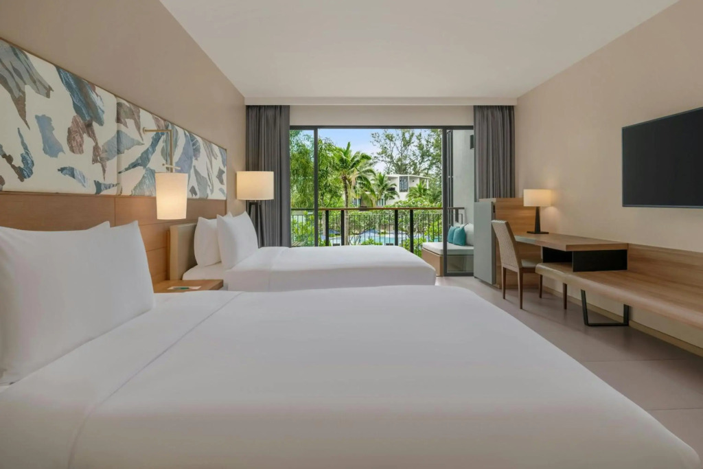Le Meridien Phuket Mai Khao Beach Resort