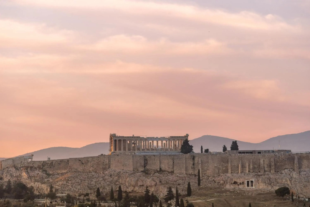 Sunny penthouse w/ Acropolis view next to metro