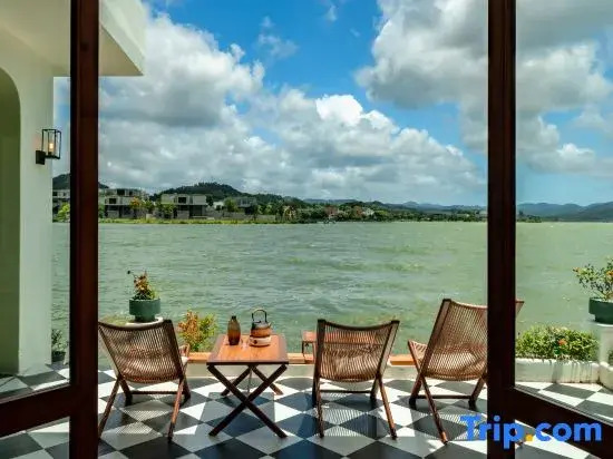 Jiujian Tang Dayu Homestay (Dongqian Lake)