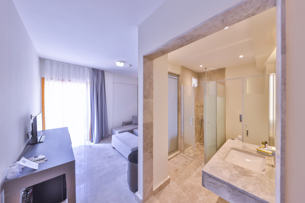 Hera Hotel