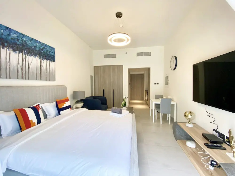 Marco Polo - Trendy Studio at the Heart of JVC with Health Club