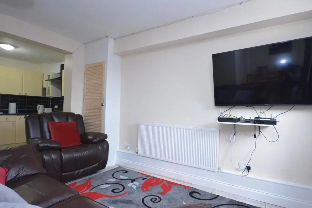 London Deluxe Four Bedroom House