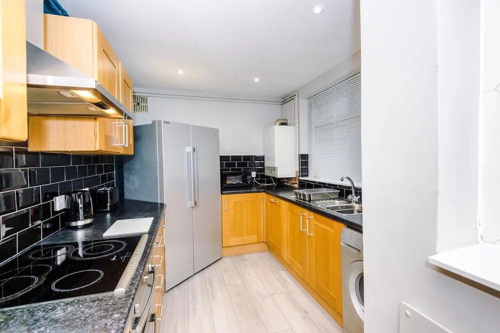 FAMILY LUXURY HOUSE, SLEEPS UP TO 8! Wifi & Parking