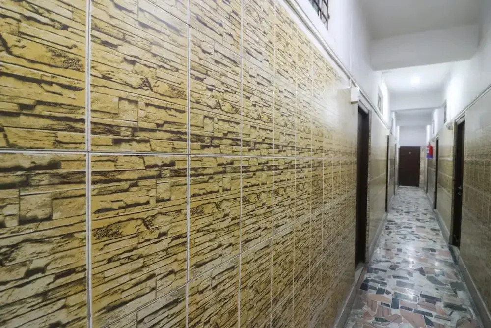 Silver Woods by OYO Rooms