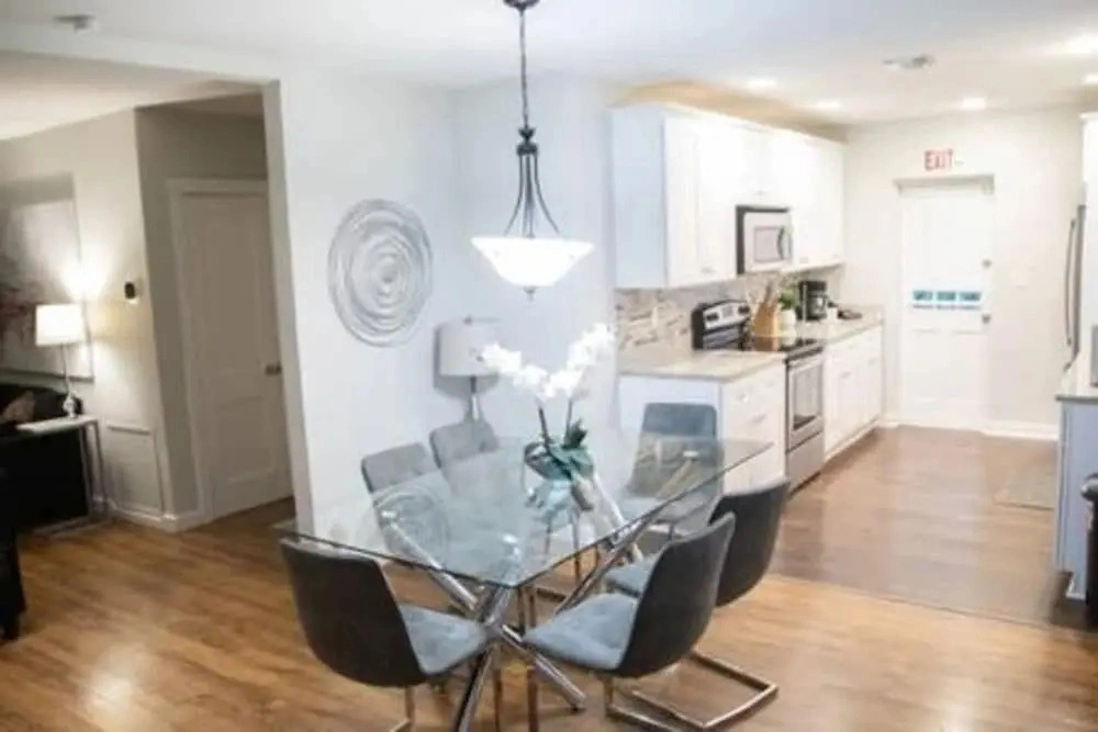 Ocean Breeze Bungalow 4BR 2BA W Pool