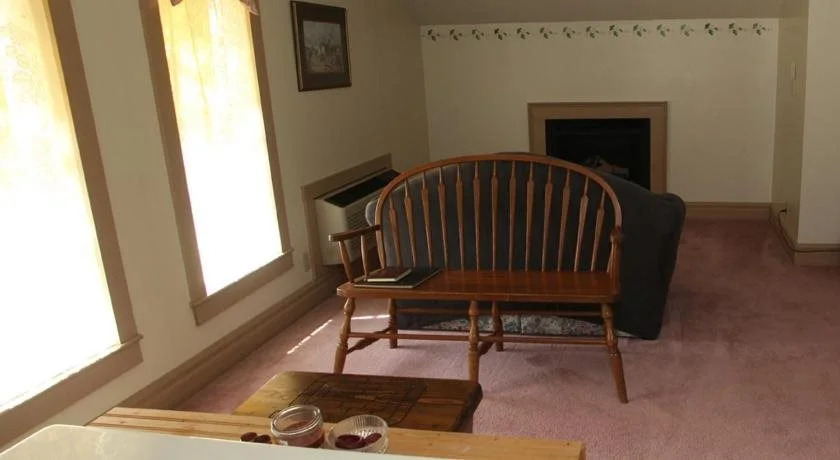 Oak Valley Inn and Suites