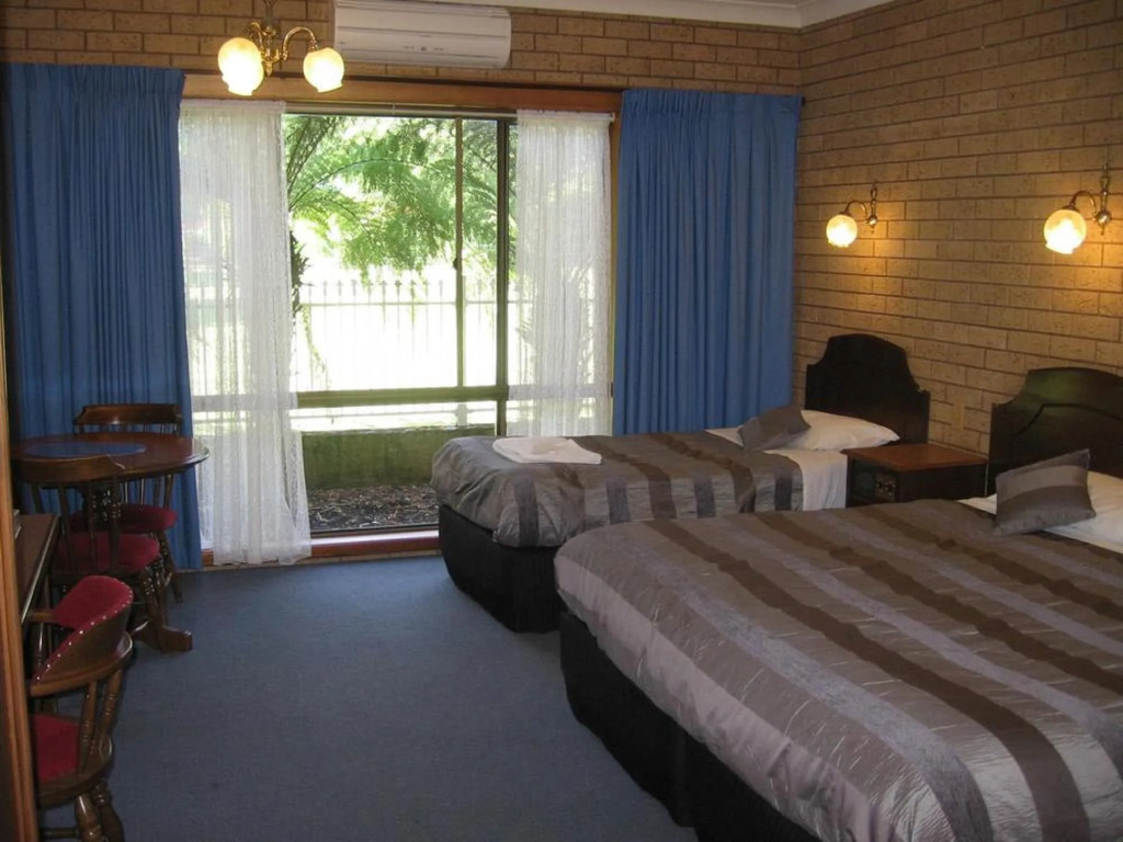 Barrasss John Bright Motor Inn
