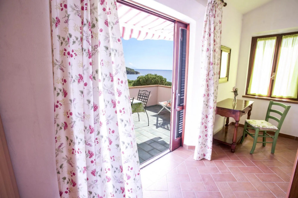 Apartment Studio Number 7 on the seafront of Morcone-MORCONE MONO N° 7