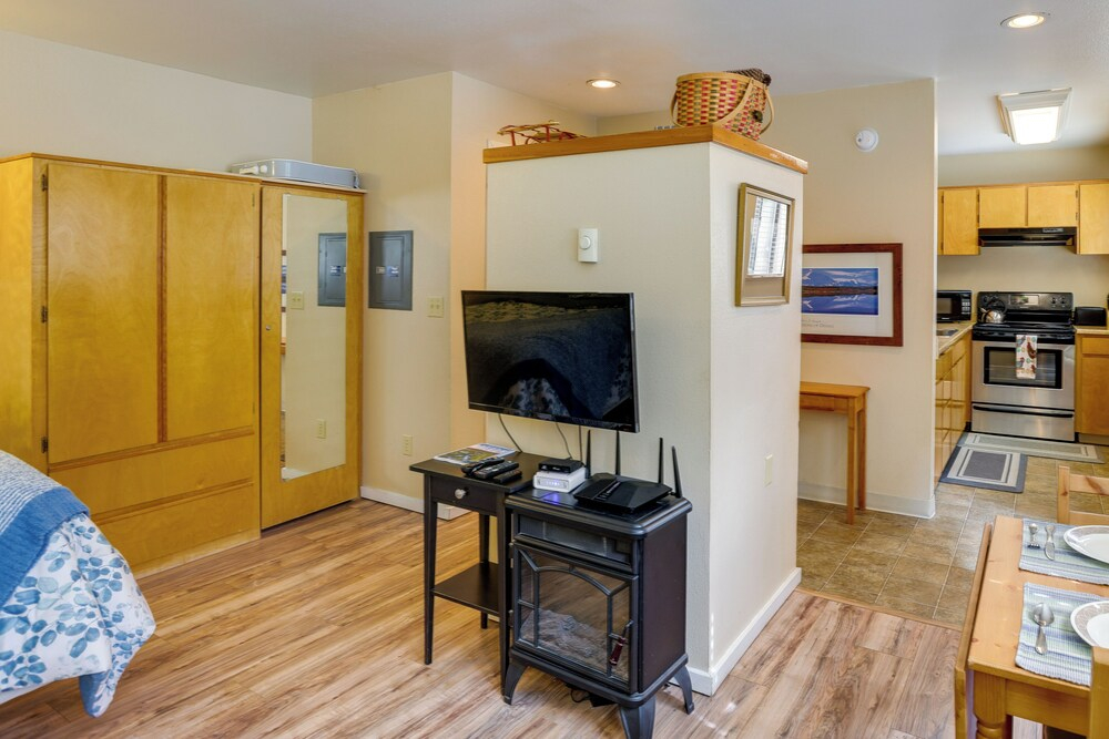 Sunriver Vacation Rental w/ Community Hot Tub!