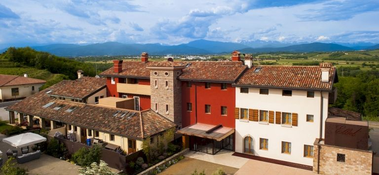 Elliot Osteria e dormire in collina