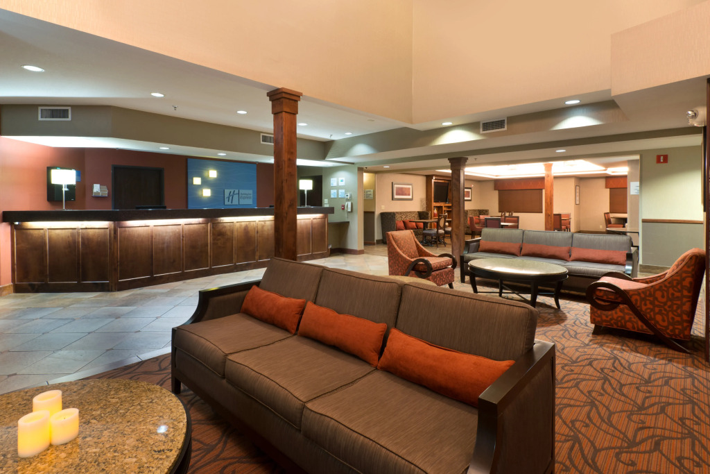 Holiday Inn Express Show Low by IHG
