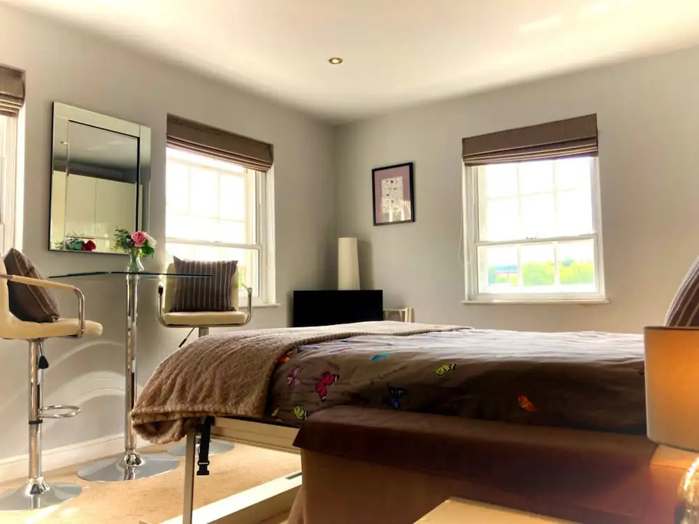 Modern Chester Studio Apartment Central Location