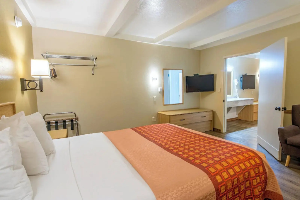 Glenwood Springs Cedar Lodge