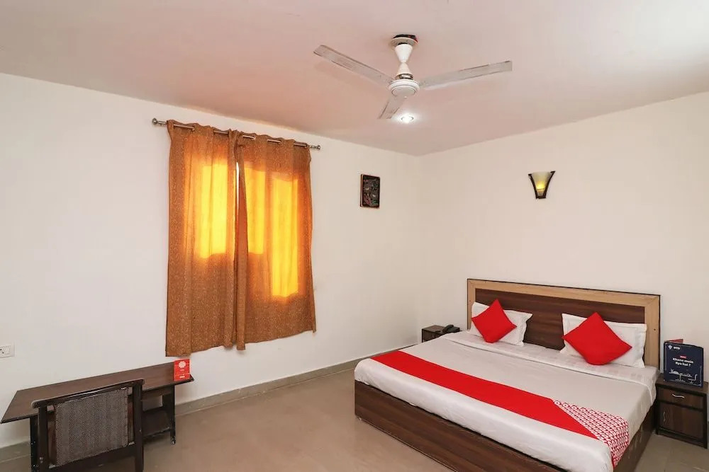 OYO 24878 Hotel Aicon Palace