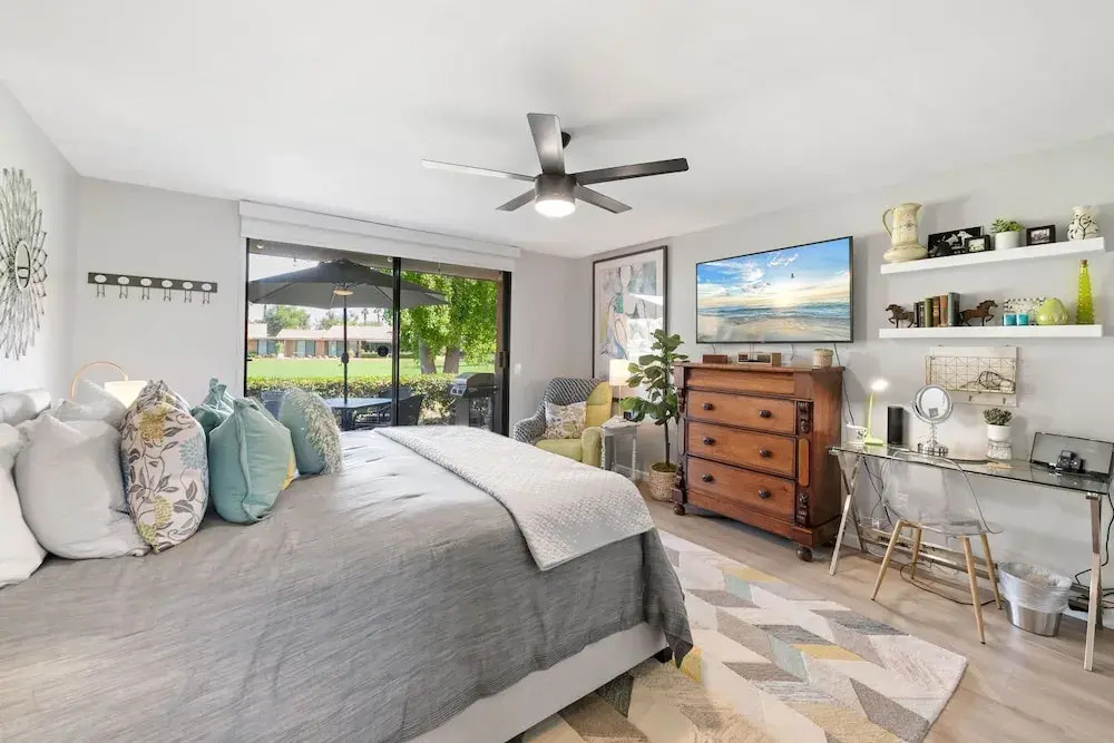 Designer Seville Condo w Golf Mountain Views
