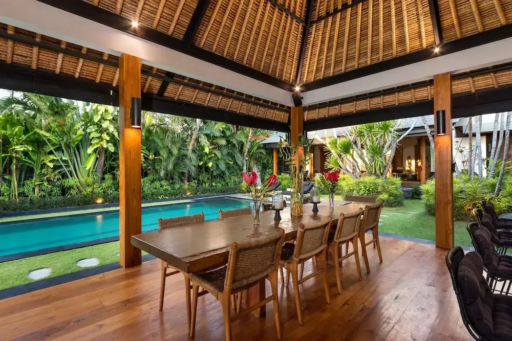 Villa Wolfe by Villa Finder
