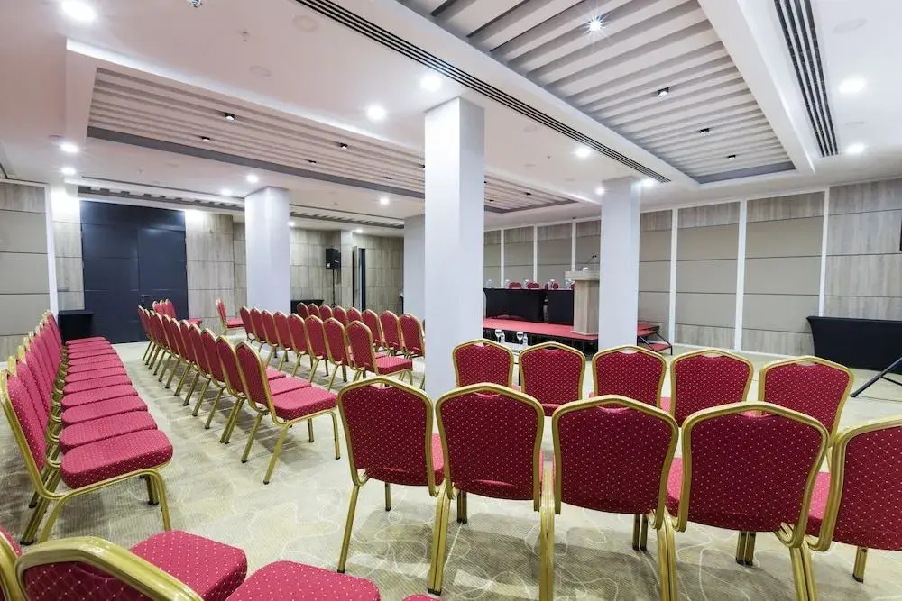 Izz Otel