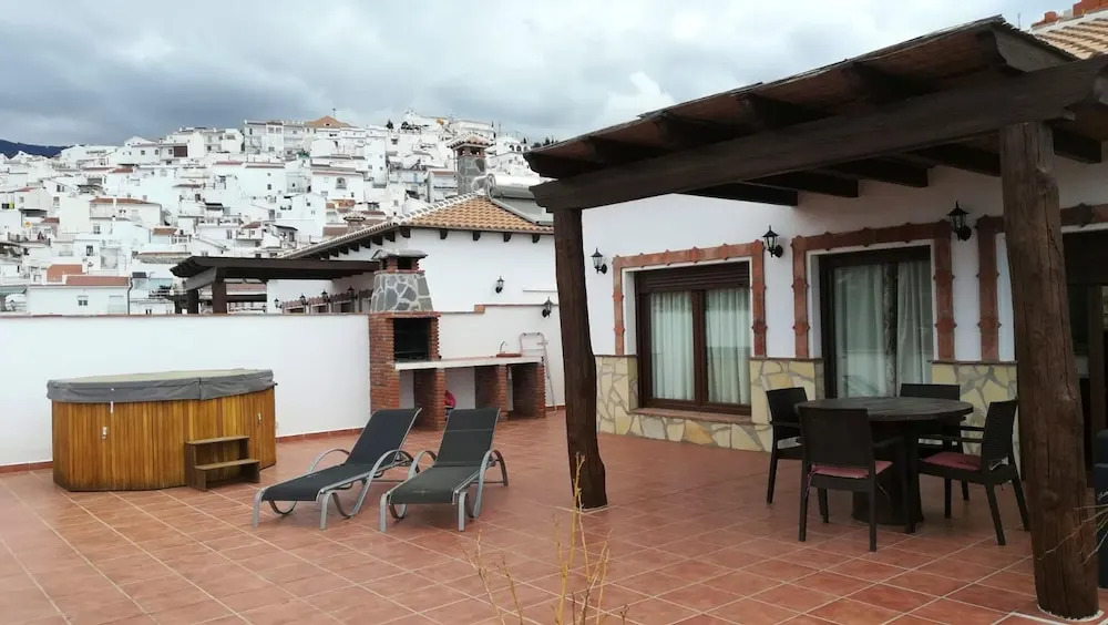 Elegant Villa with Jacuzzi in Canillas de Albaida