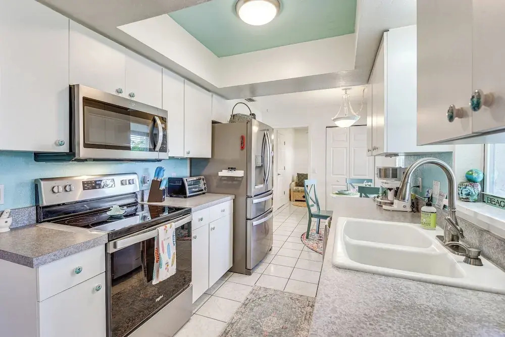 Lakefront Venice Home: 4 Mi to Manasota Key Beach!