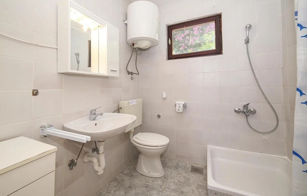 Nice Home in Slatine With Wifi and 5 Bedrooms