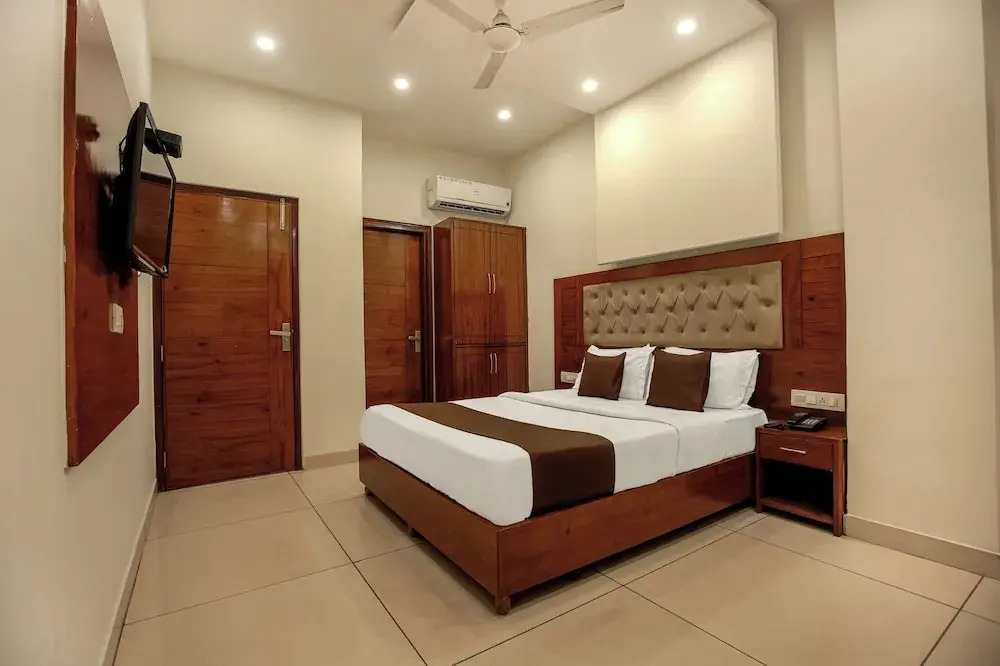 Hotel RK Residency Opposite ISBT Sector 43 Chandigarh