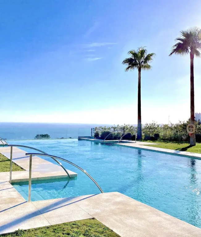 MONDRIAN Luxury Suites & Villas
