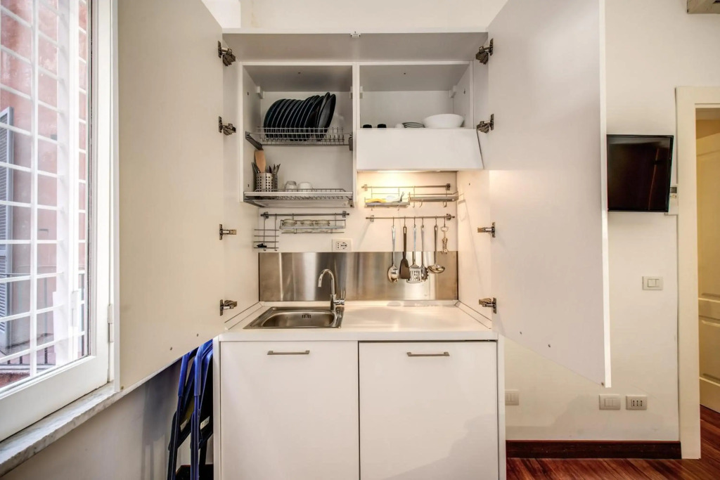 Holiday Apartment Bernini Near The Trevi Fountain - 4 Bedroom